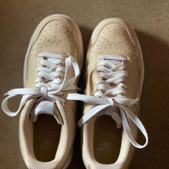 Nike Women’s Court vision low premium shoe - Picture 2 of 3